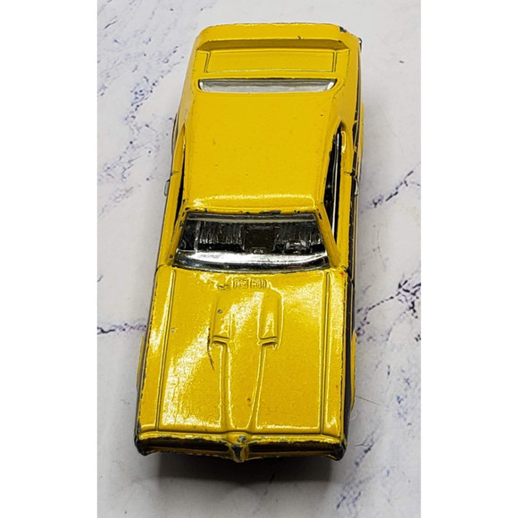 Hot Wheels 2010 Muscle Mania Series Yellow '69 Pontiac GTO - Picture 5 of 6